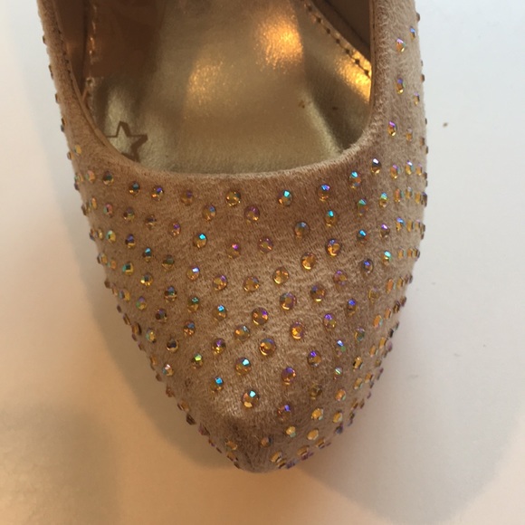 Dressy Brash Platform Heels with jewels - Size 7 - Picture 4 of 8